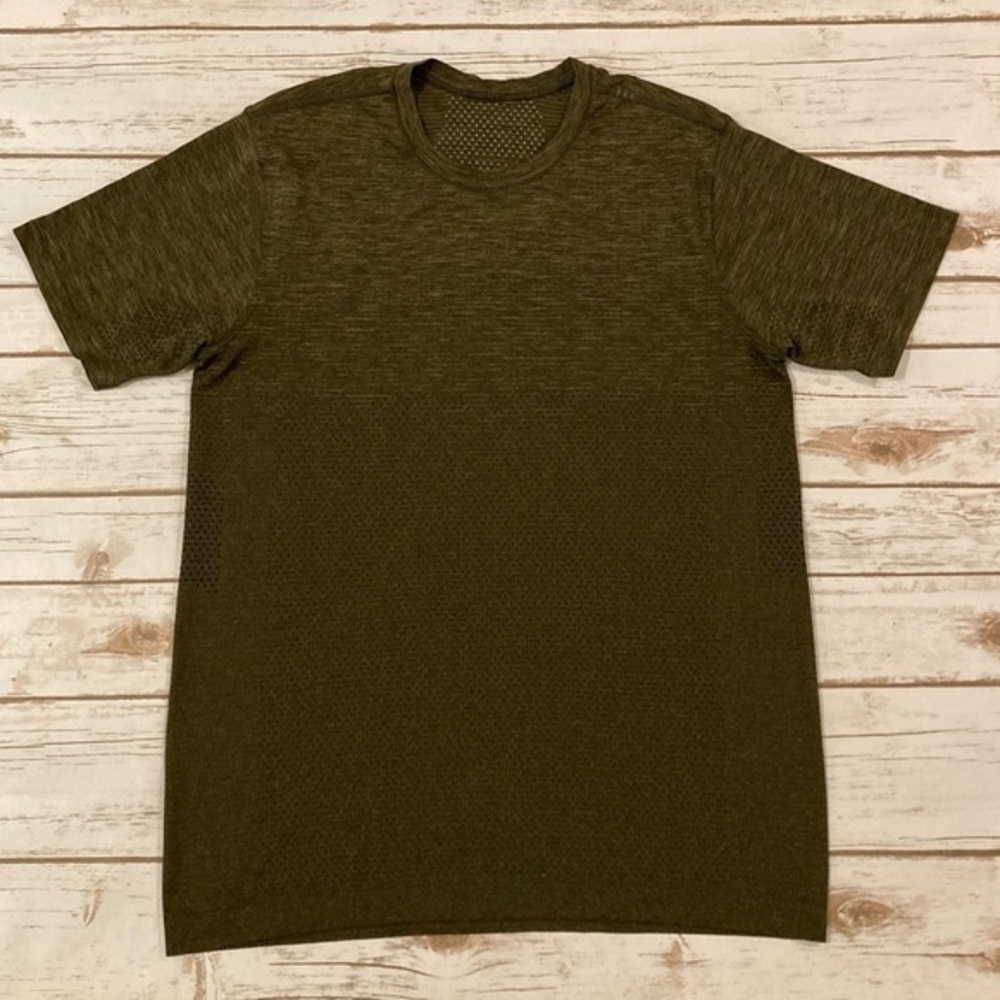 Lululemon Men’s Live In Practice Vent Short Sleeve Olive Green Shirt Medium